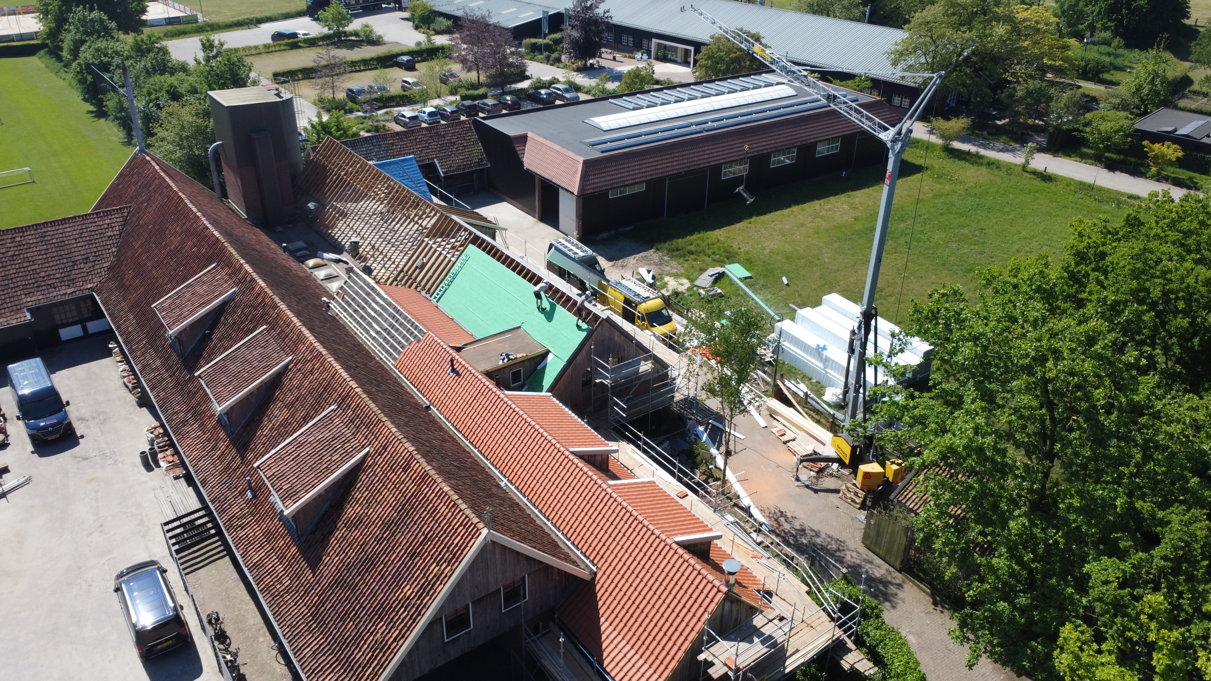 Restauratie en verduurzaming hellend dak en dakkapellen Weerselo fase 1 foto
